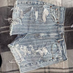 American Eagle 90s Boyfriend Shorts